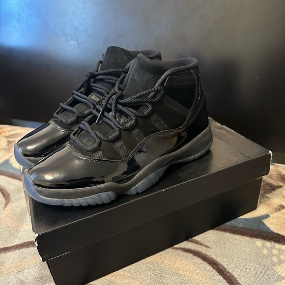Jordan 11 Cap and Gown size 10 - Picture 2 of 8